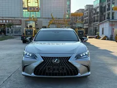2022 Lexus ES 300h Premium — фото 2