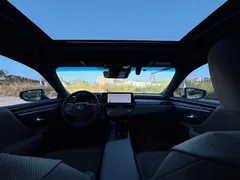 2022 Lexus ES 300h Premium — фото 5