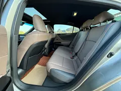 2022 Lexus ES 300h Premium — фото 6