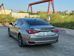2022 Lexus ES 300h Premium — фото 7