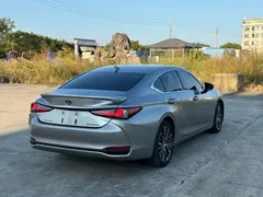 2022 Lexus ES 300h Premium — фото 9