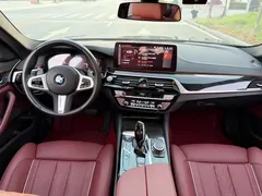 2022 BMW 5 Series 530Li Premium M Sport Package, чёрный — фото 11