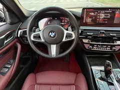 2022 BMW 5 Series 530Li Premium M Sport Package, чёрный — фото 12
