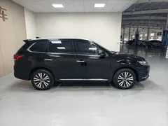 2021 Mitsubishi Outlander 2.4L 4WD 5-seat, чёрный — фото 10