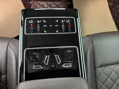 2022 Audi A8L 50 TFSI quattro Comfort Collector's Edition, чёрный — фото 16
