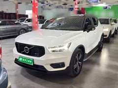 2021 Volvo XC40 4WD Sport, белый — фото 2