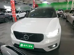 2021 Volvo XC40 4WD Sport, белый — фото 3