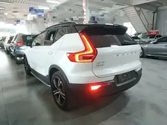2021 Volvo XC40 4WD Sport, белый — фото 5