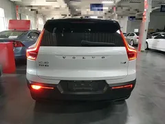 2021 Volvo XC40 4WD Sport, белый — фото 6
