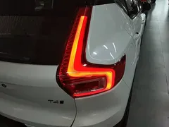 2021 Volvo XC40 4WD Sport, белый — фото 8