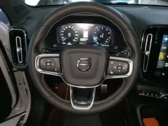 2021 Volvo XC40 4WD Sport, белый — фото 11