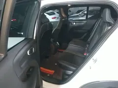 2021 Volvo XC40 4WD Sport, белый — фото 17