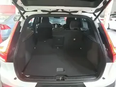 2021 Volvo XC40 4WD Sport, белый — фото 19