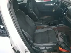 2021 Volvo XC40 4WD Sport, белый — фото 25