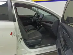2021 Toyota Yaris L Zhixuan X 1.5L CVT Luxury, белый — фото 8