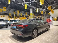 2022 Toyota Avalon Hybrid 2.5L XLE Premium, чёрный — фото 5
