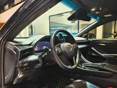 2022 Toyota Avalon Hybrid 2.5L XLE Premium, чёрный — фото 8