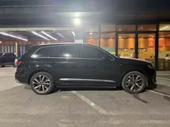 2022 Audi Q7 55 TFSI quattro S line Sport, чёрный — фото 8
