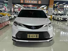 2021 Toyota Sienna 2.5L Hybrid Premium, белый — фото 2