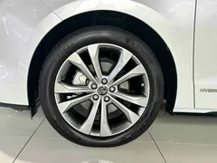 2021 Toyota Sienna 2.5L Hybrid Premium, белый — фото 5