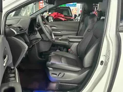 2021 Toyota Sienna 2.5L Hybrid Premium, белый — фото 7