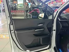 2021 Toyota Sienna 2.5L Hybrid Premium, белый — фото 8
