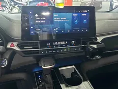 2021 Toyota Sienna 2.5L Hybrid Premium, белый — фото 13