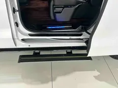 2021 Toyota Sienna 2.5L Hybrid Premium, белый — фото 16
