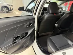 2022 Toyota Yaris L Zhixuan X 1.5L CVT Luxury Plus, белый — фото 16