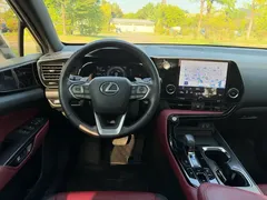 2022 Lexus NX 400h+ PHEV, белый — фото 12