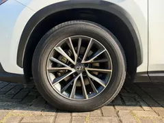 2022 Lexus NX 400h+ PHEV, белый — фото 18