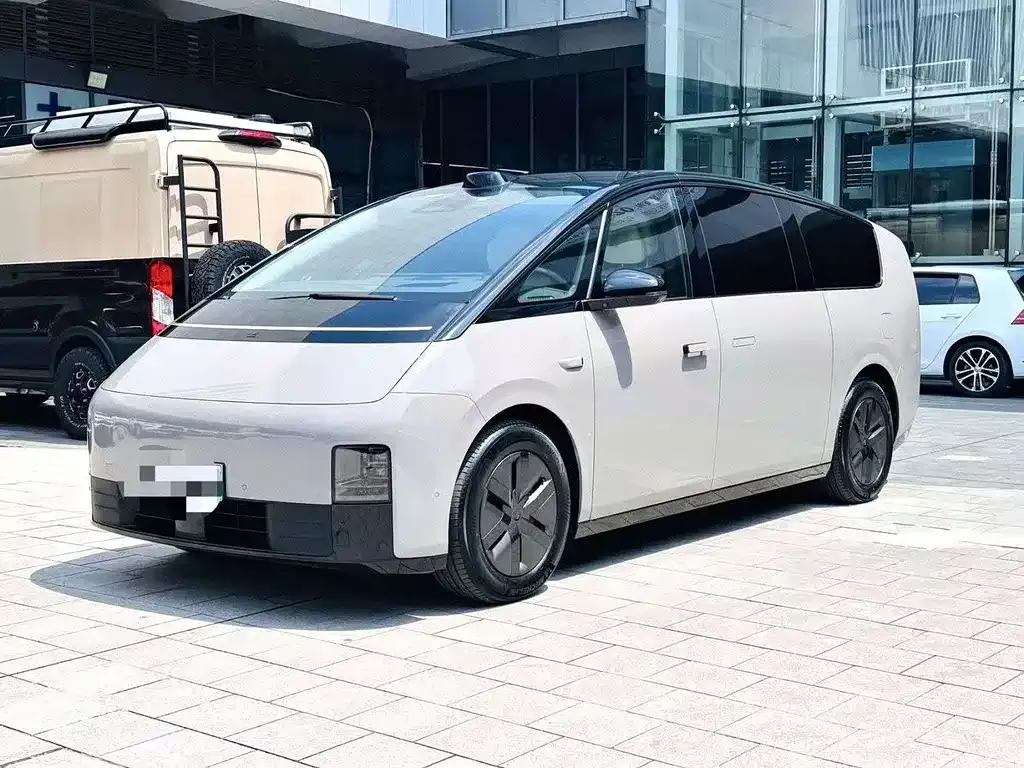2024 Li Auto MEGA Ultra