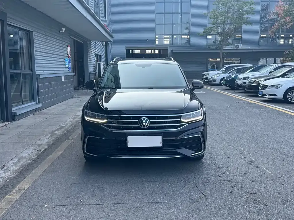 2022 Volkswagen Tiguan L 330TSI AT 2WD R-Line