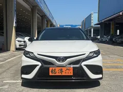 2023 Toyota Camry 2.5S Knight Edition, белый — фото 2