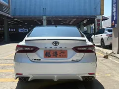 2023 Toyota Camry 2.5S Knight Edition, белый — фото 4