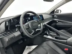 2022 Hyundai Elantra 1.5L CVT LUX Premium, белый — фото 9