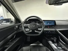2022 Hyundai Elantra 1.5L CVT LUX Premium, белый — фото 11