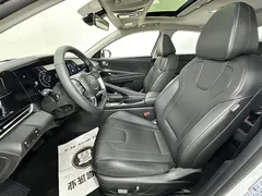 2022 Hyundai Elantra 1.5L CVT LUX Premium, белый — фото 12