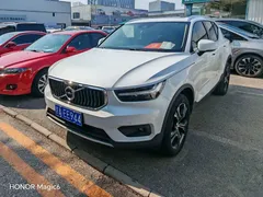 2021 Volvo XC40 4WD Luxury, белый — фото 1