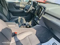 2021 Volvo XC40 4WD Luxury, белый — фото 6