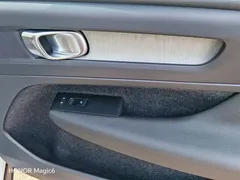 2021 Volvo XC40 4WD Luxury, белый — фото 10