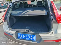 2021 Volvo XC40 4WD Luxury, белый — фото 12
