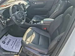 2021 Volvo XC40 4WD Luxury, белый — фото 15