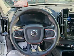 2021 Volvo XC40 4WD Luxury, белый — фото 16