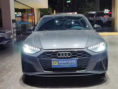 2022 Audi A4L 40 TFSI Luxury Sport — фото 2