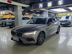 2022 Volvo S60 B4 Luxury — фото 2