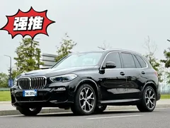 2021 BMW X5 xDrive40i Premium M Sport Package, чёрный — фото 1
