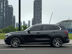 2021 BMW X5 xDrive40i Premium M Sport Package, чёрный — фото 5