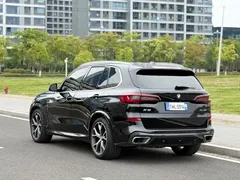 2021 BMW X5 xDrive40i Premium M Sport Package, чёрный — фото 14