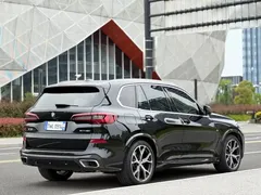 2021 BMW X5 xDrive40i Premium M Sport Package, чёрный — фото 15